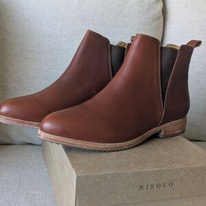 NWT Nisolo Everyday Chelsea Leather Boot in Brandy Cognac Brown - Size 9